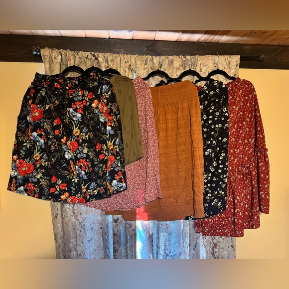 Floral and Patterned Skirts bundle - Picture 2 of 2